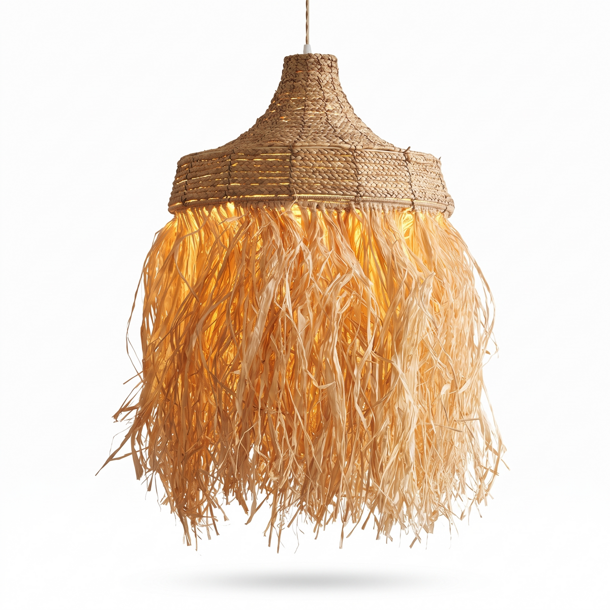 Grande suspension en osier sur fond blanc