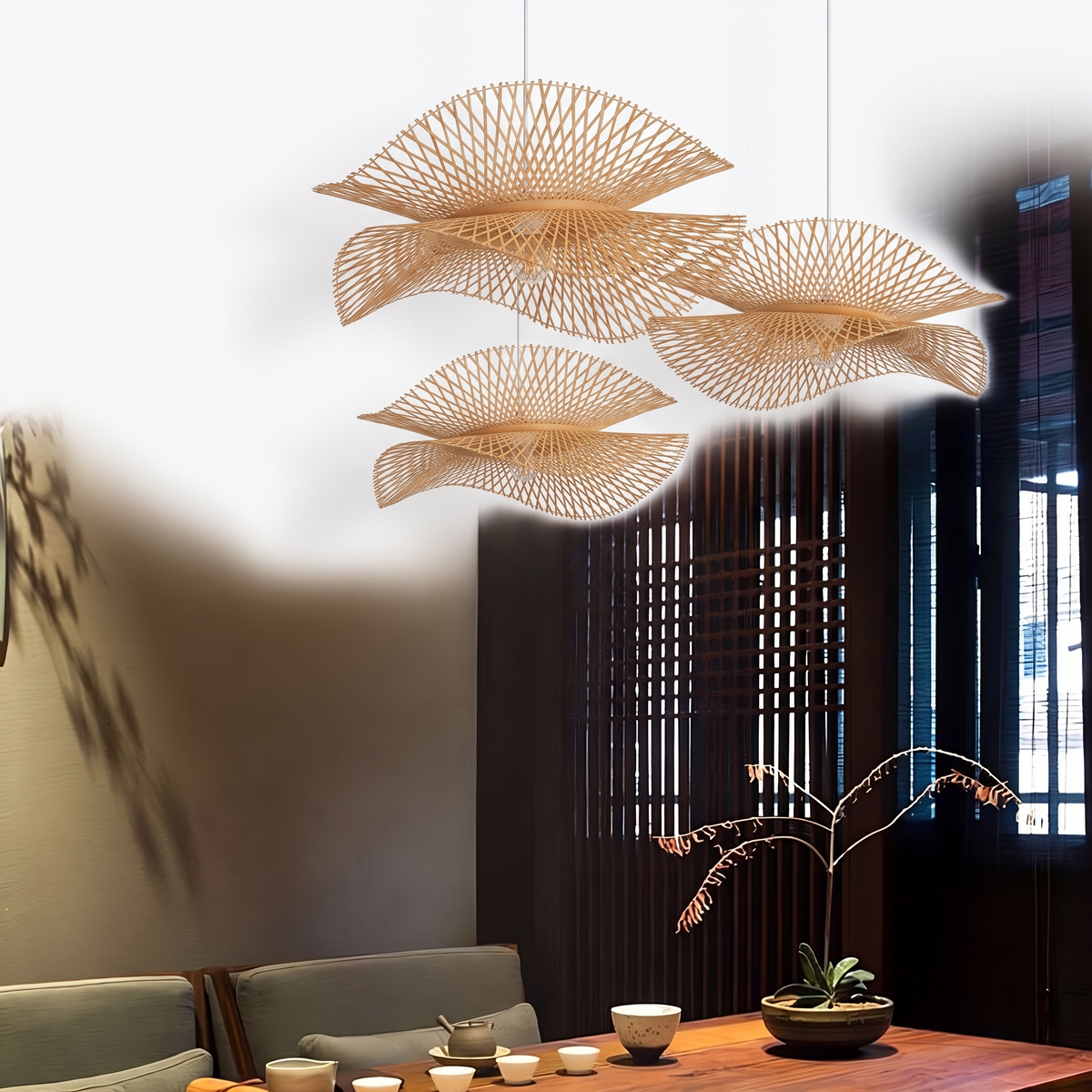 Suspension double en rotin et bambou sur fond blanc