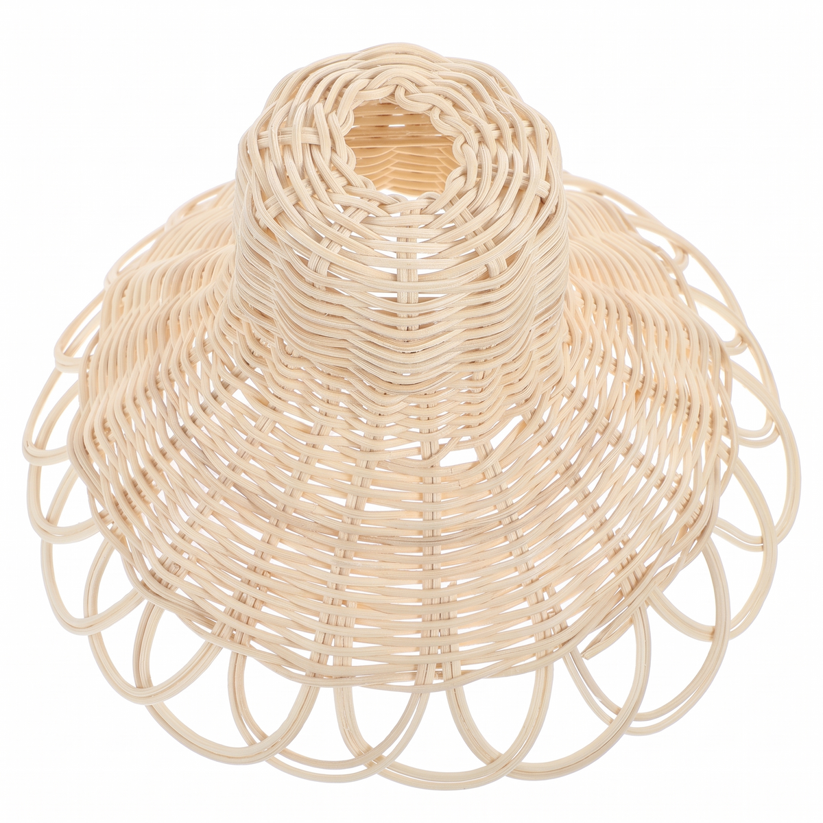 Mini luminaire en rotin blanc sur fond blanc