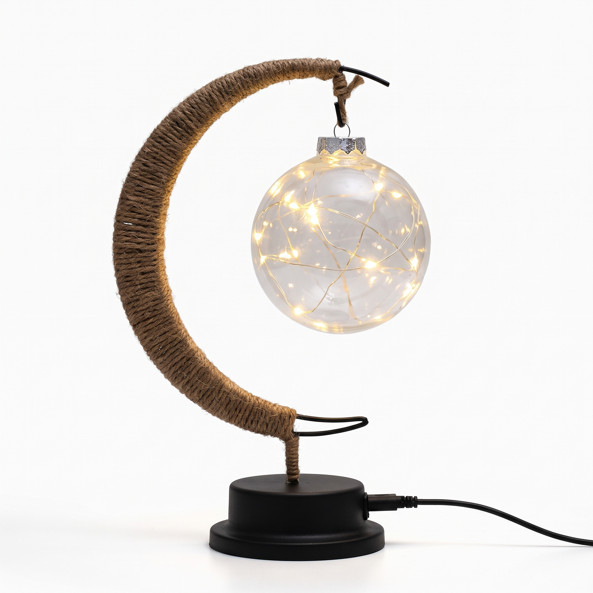 Lampe lune en corde de chanvre sur fond blanc