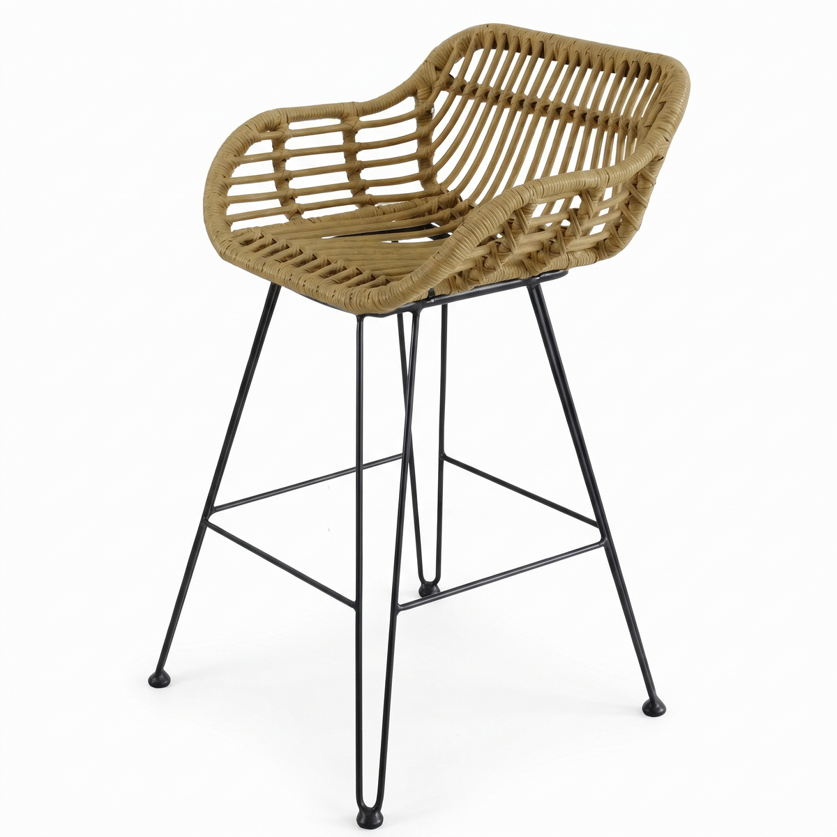 Chaise de bar en rotin et osier sur fond blanc