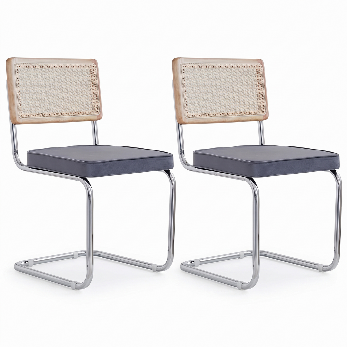 Lot de 2 chaises en osier et métal sur fond blanc