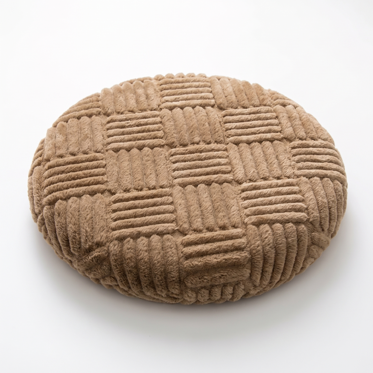 Coussin de chaise rond et épais sur fond blanc