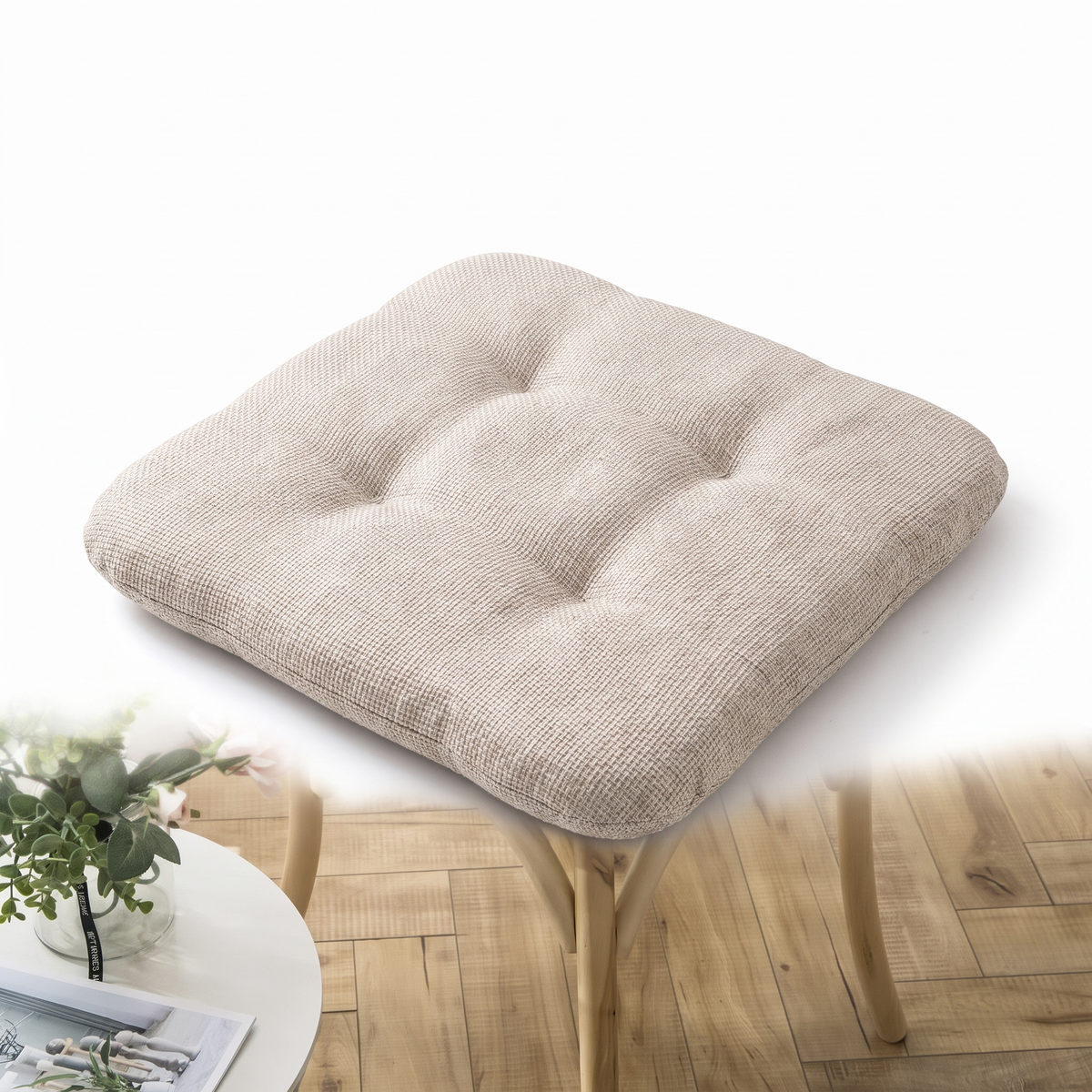 Coussin de chaise style nordique sur fond blanc