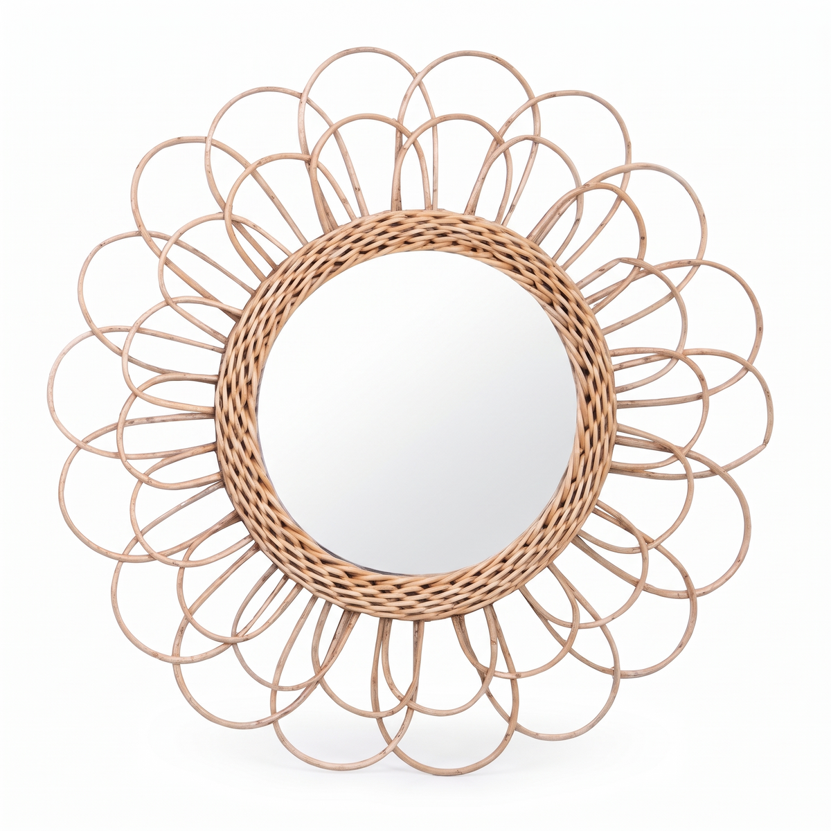 Miroir grande fleur en rotin sur fond blanc