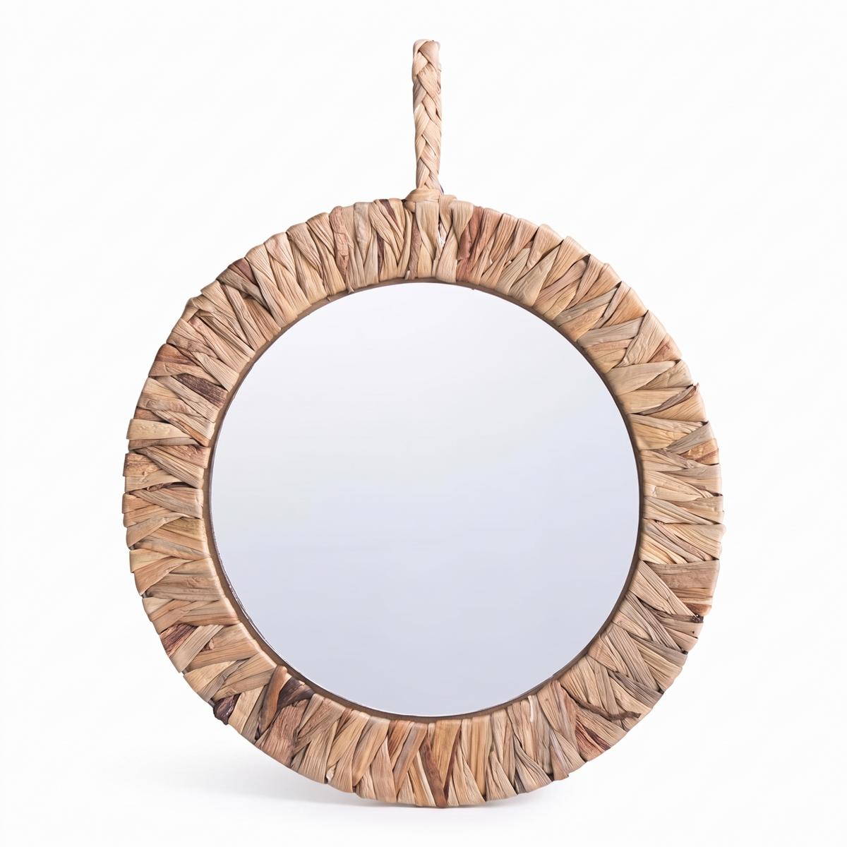 Miroir soleil en rotin naturel sur fond blanc