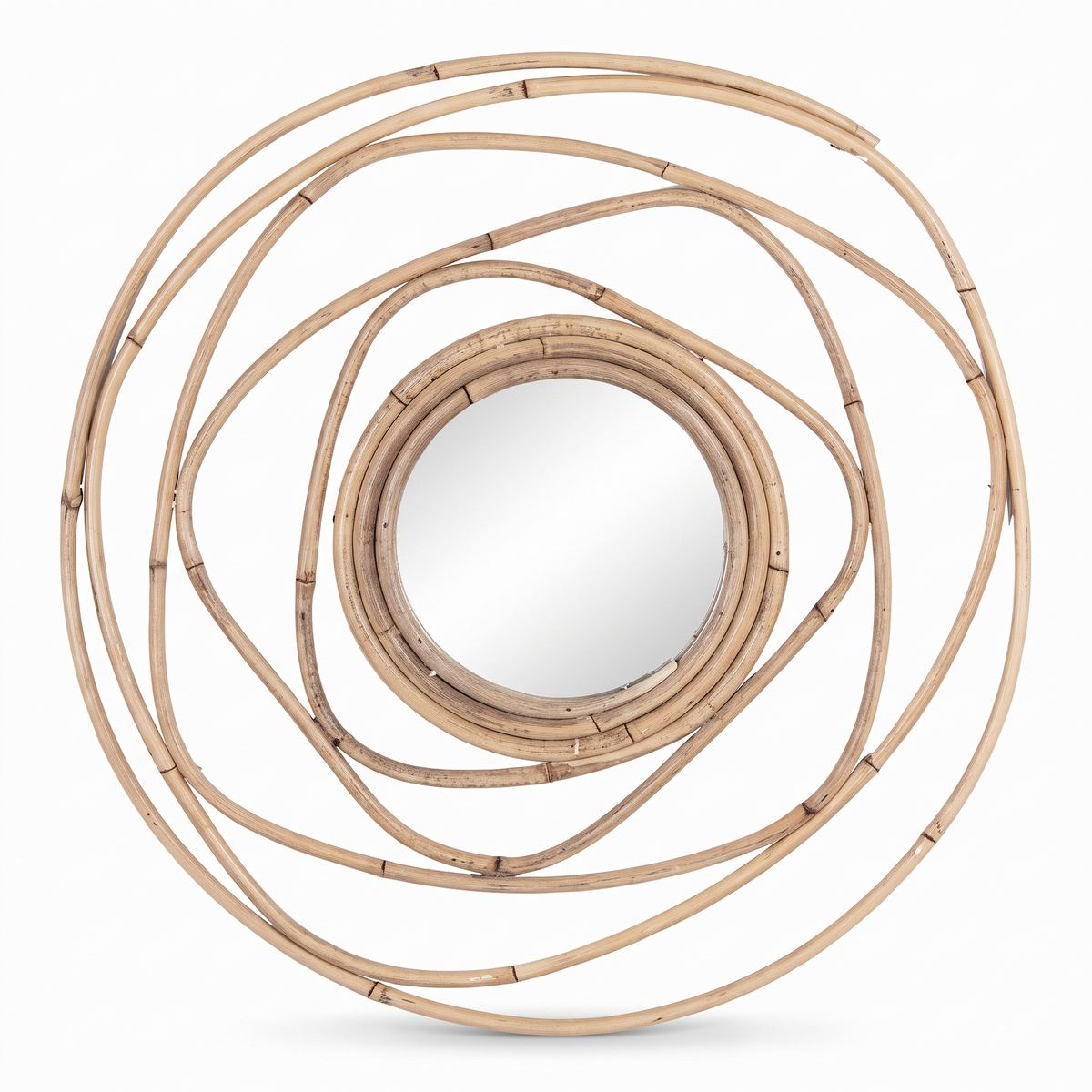 Miroir décoratif en rotin naturel sur fond blanc