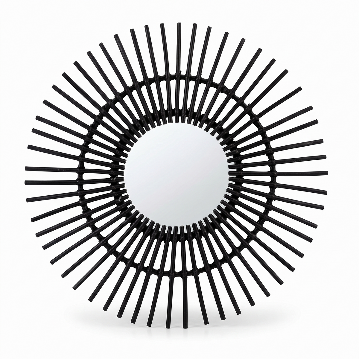 Miroir mural en rotin noir sur fond blanc