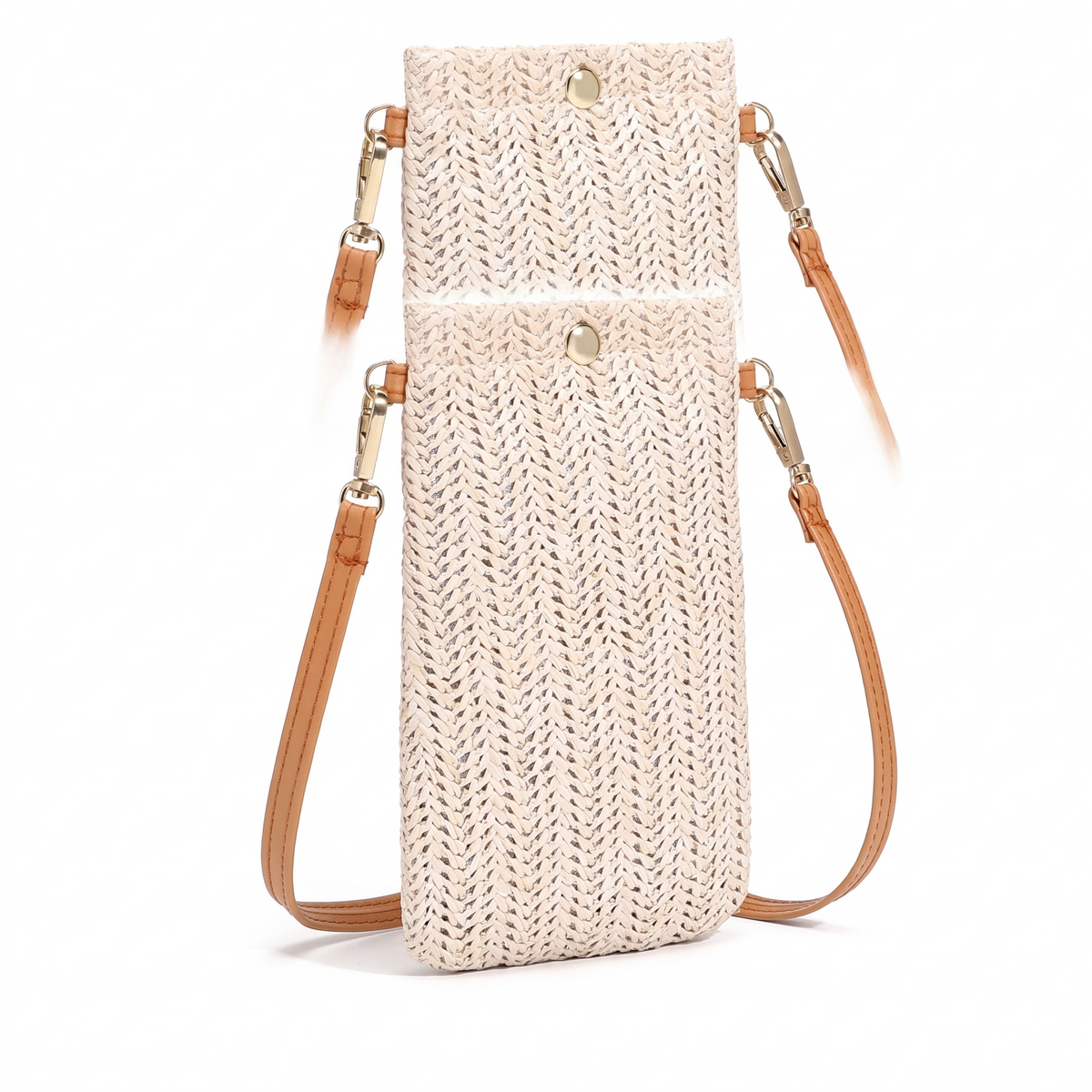 Mini sac bandoulière en rotin beige sur fond blanc
