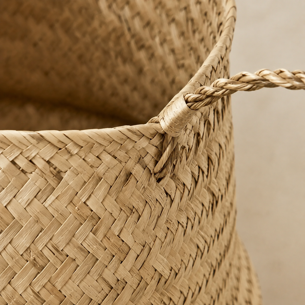 Panier en rotin avec anses