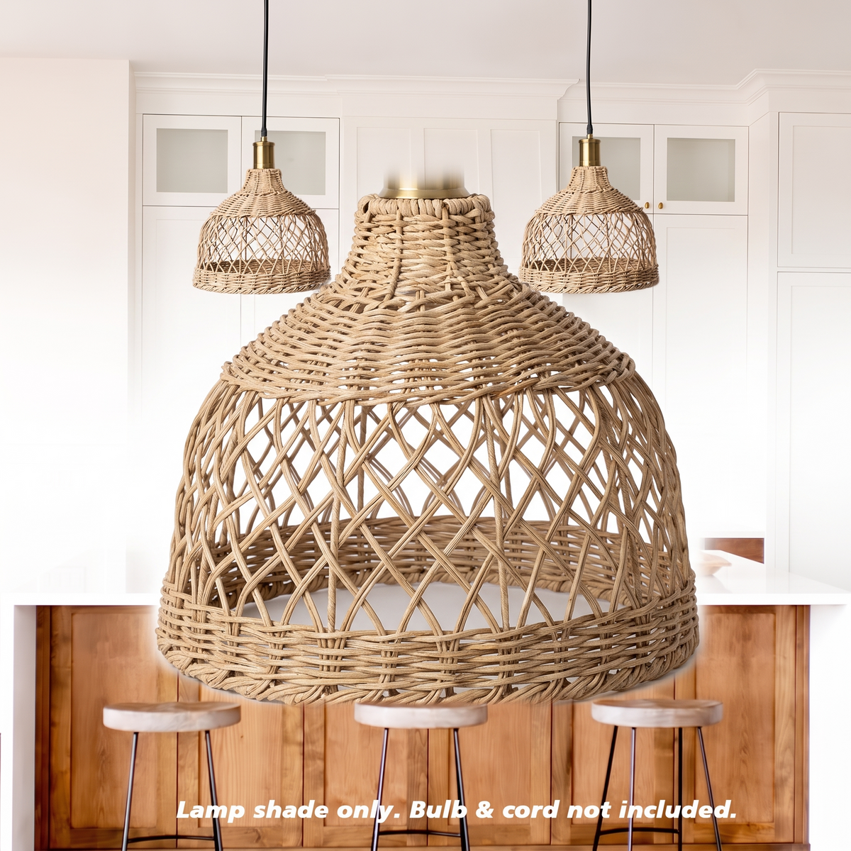 Abat-jour cloche imitation rotin sur fond blanc