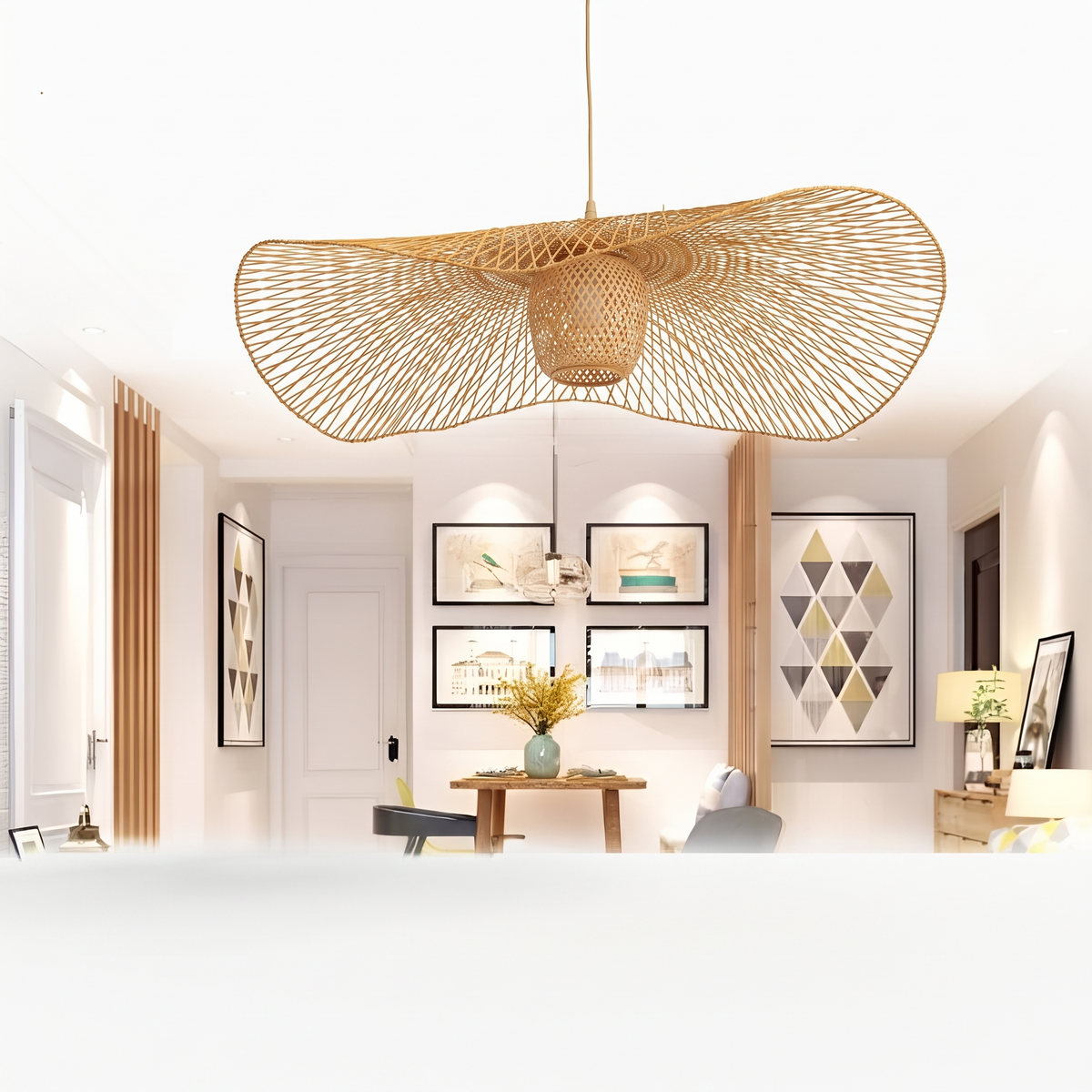 Lustre libellule en rotin sur fond blanc