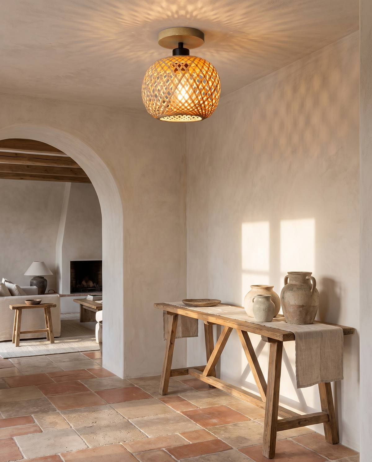 Petit plafonnier en rotin en situation dans un intérieur