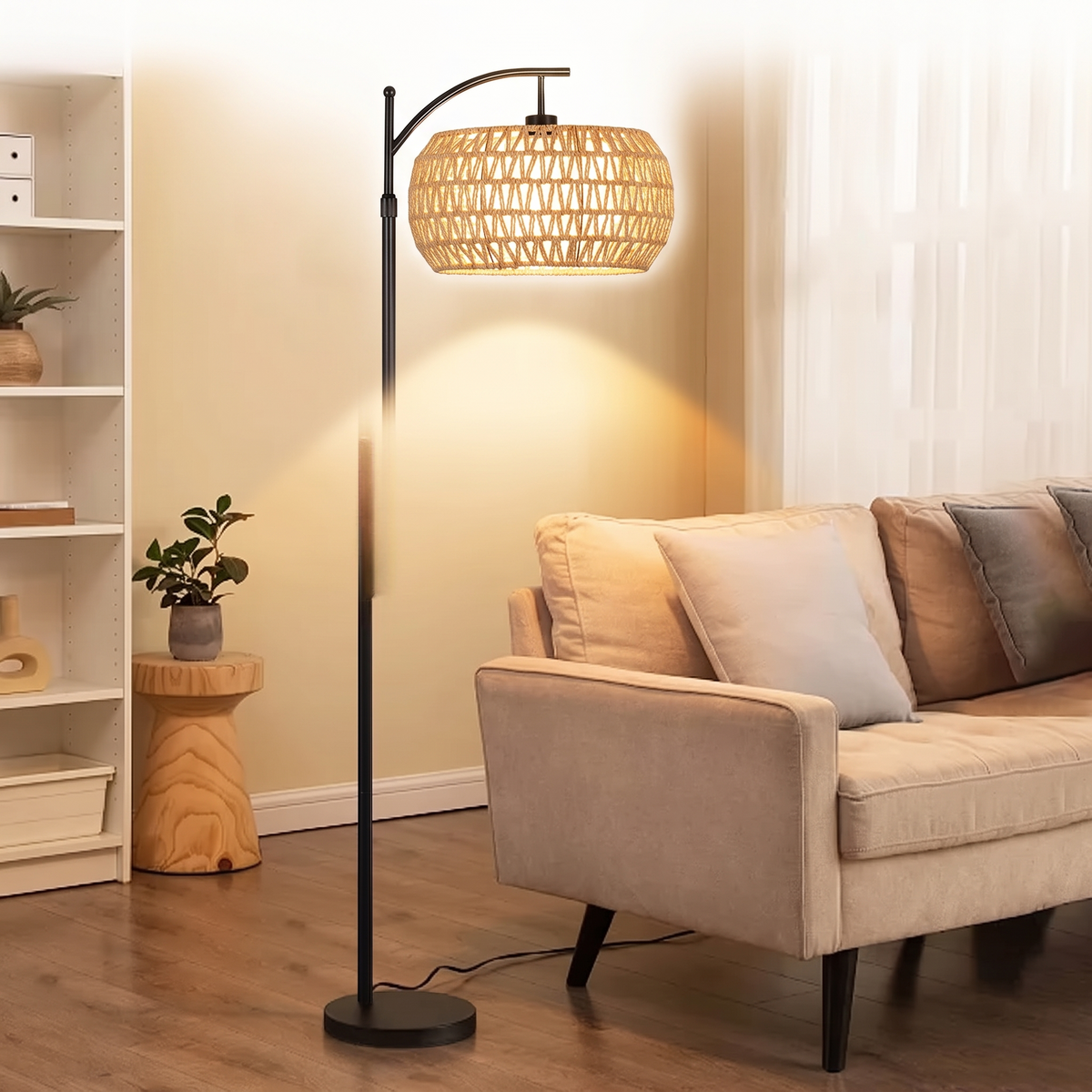 Lampadaire en rotin réglable avec télécommande sur fond blanc