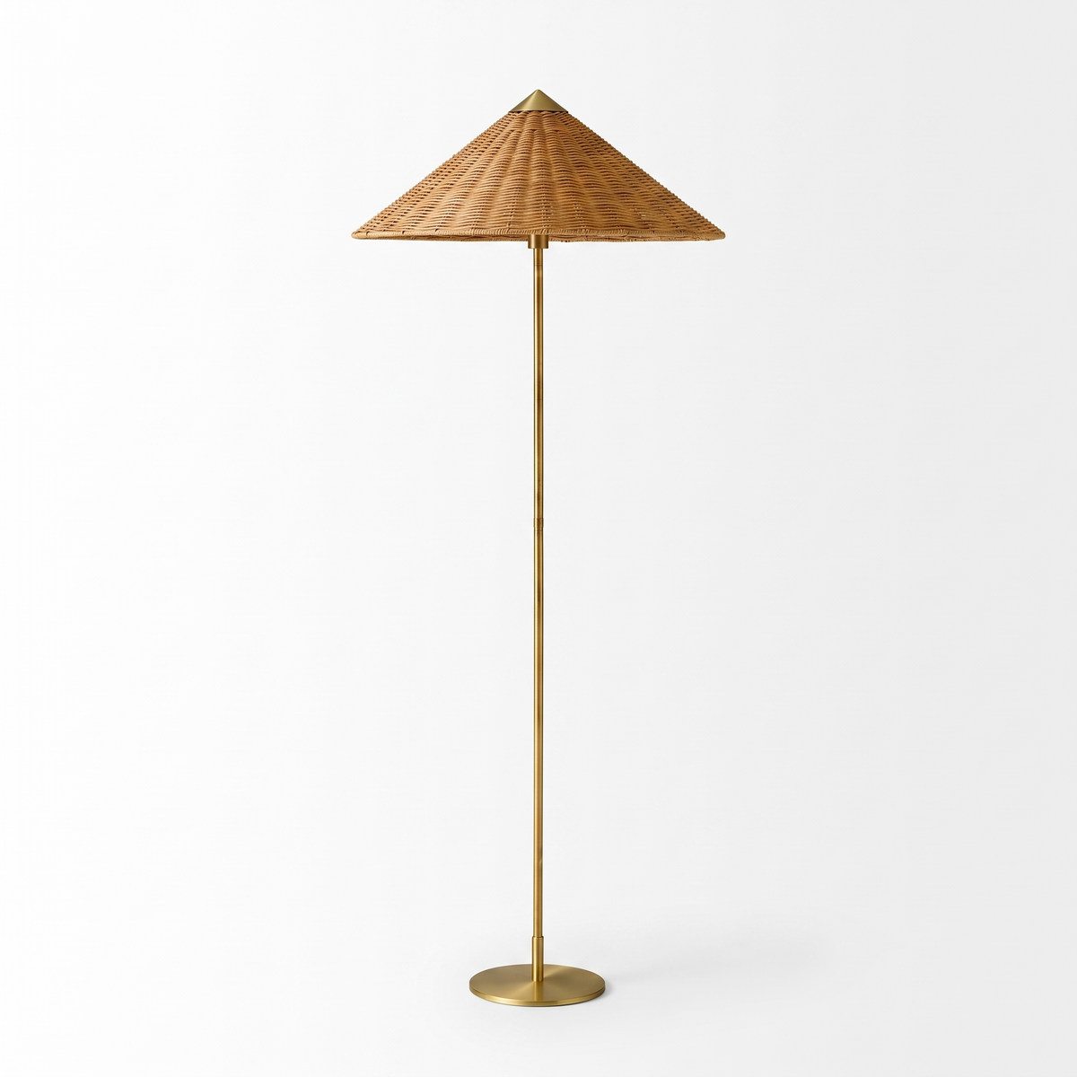 Lampadaire chapeau en rotin sur fond blanc