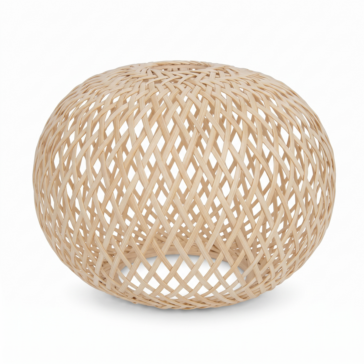 Abat-jour en rotin pour lampadaire ou suspension sur fond blanc