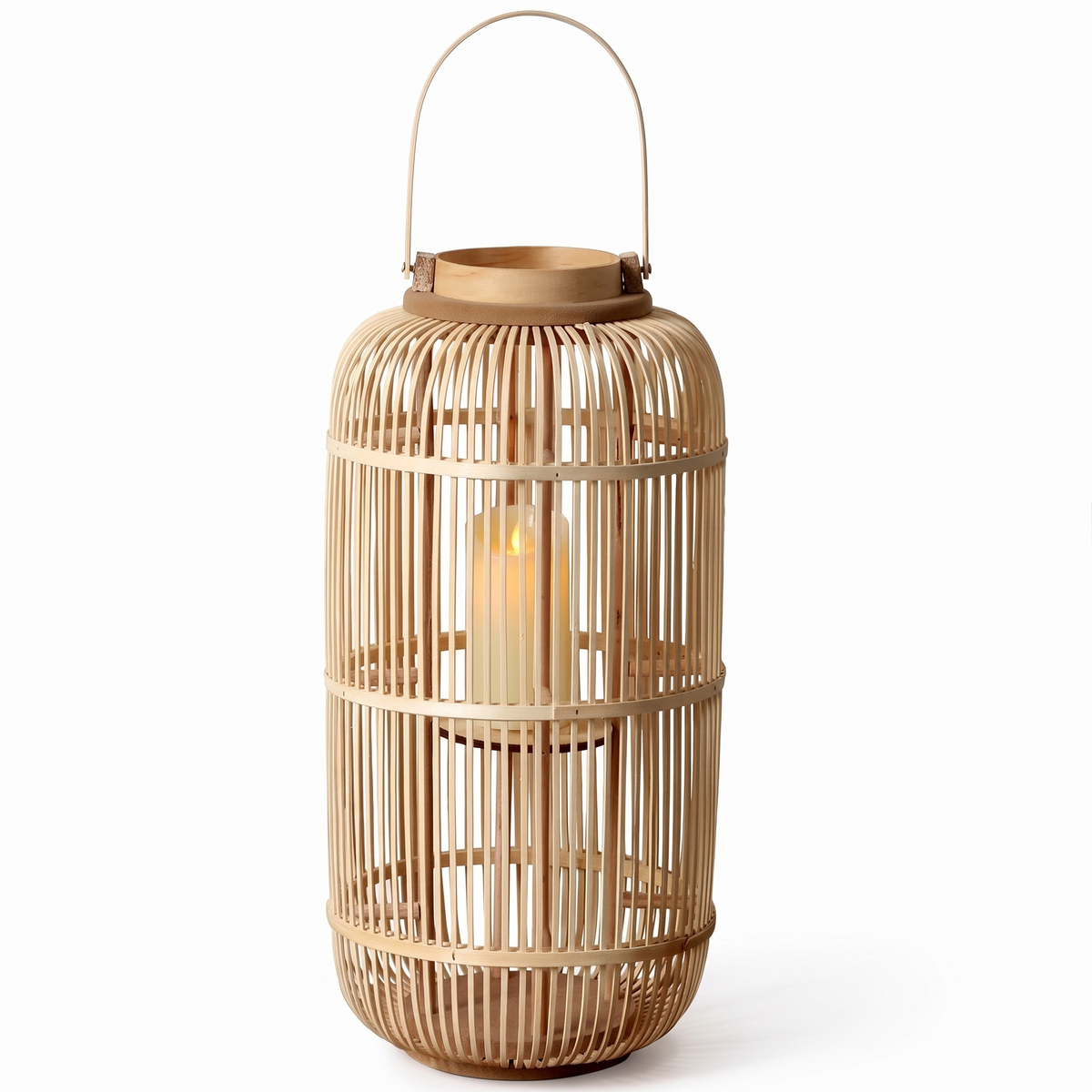 Lanterne ovoïde en rotin et bambou sur fond blanc