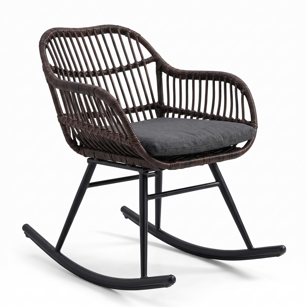 Rocking-chair en rotin foncé sur fond blanc