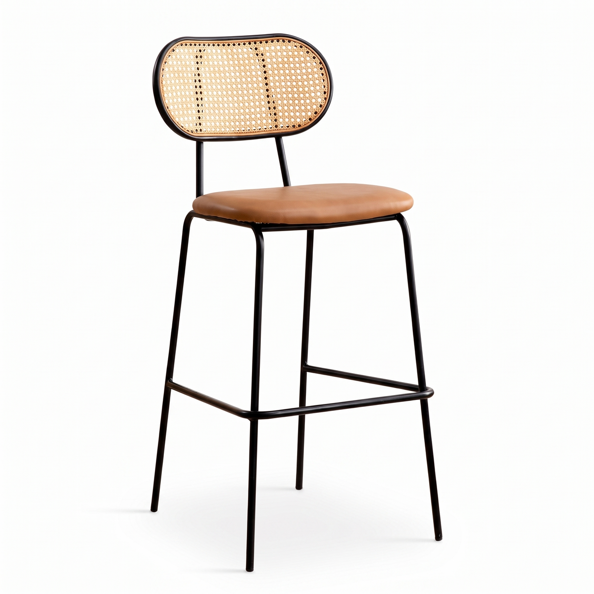 Tabouret de bar en rotin sur fond blanc