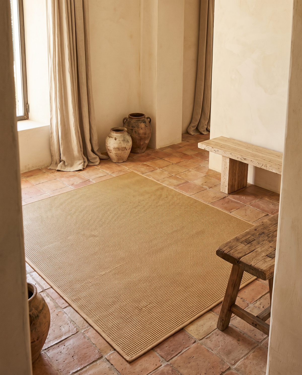 Tapis carré d'inspiration japonaise en situation dans un intérieur