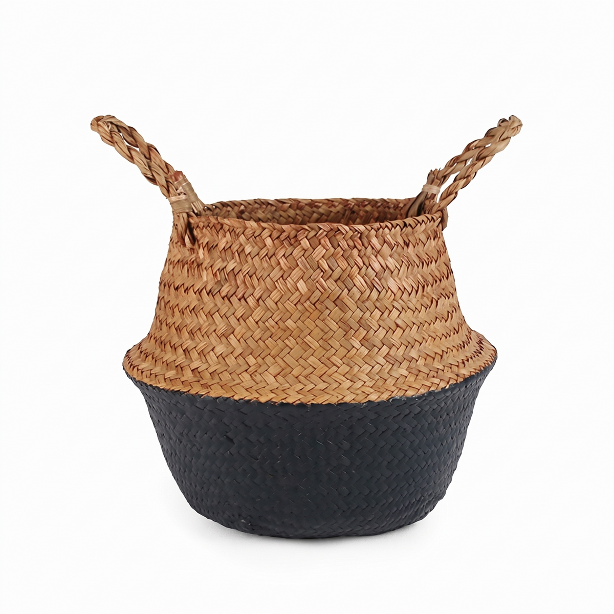 Cache-pot bohème en rotin sur fond blanc