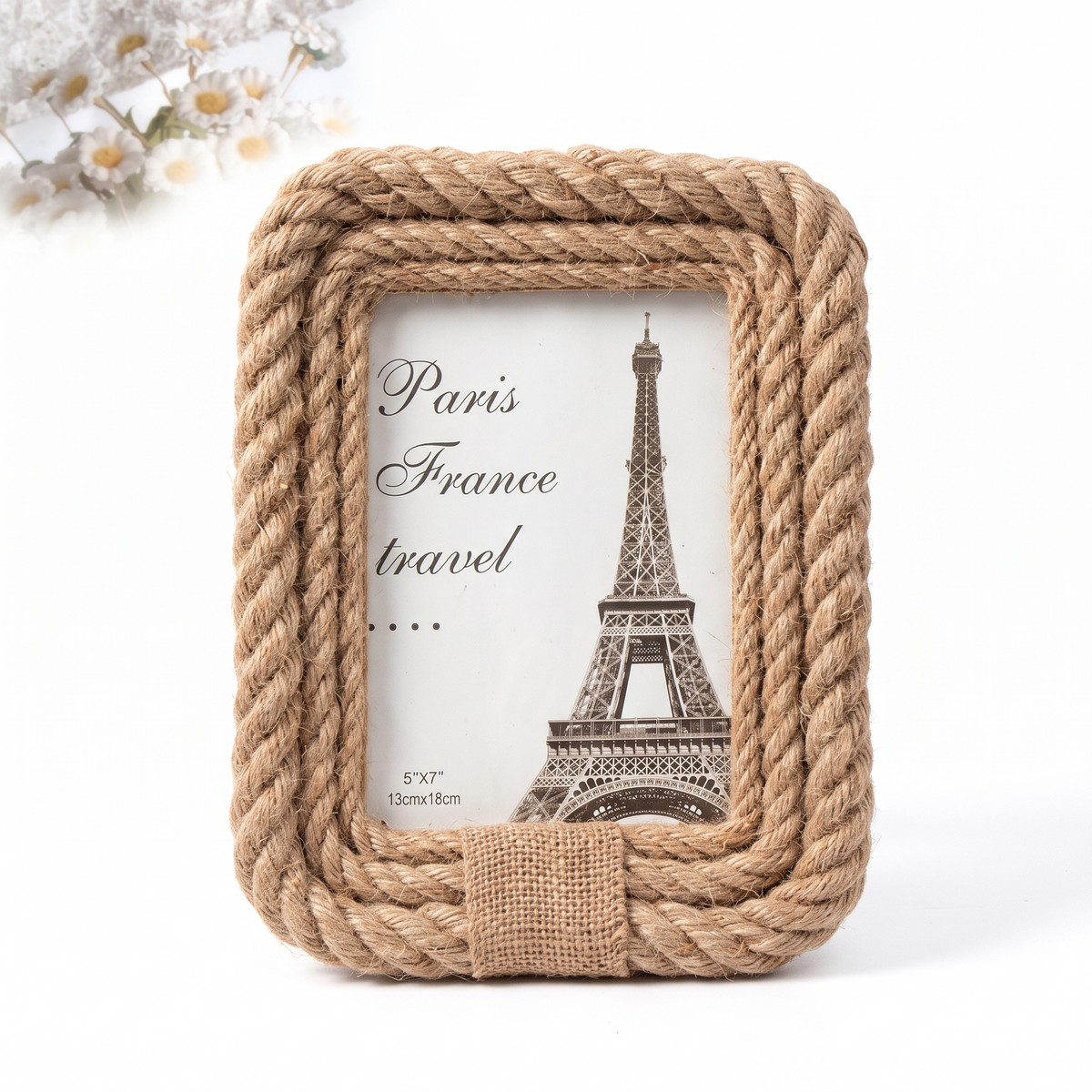 Cadre photo rectangulaire en chanvre et rotin sur fond blanc