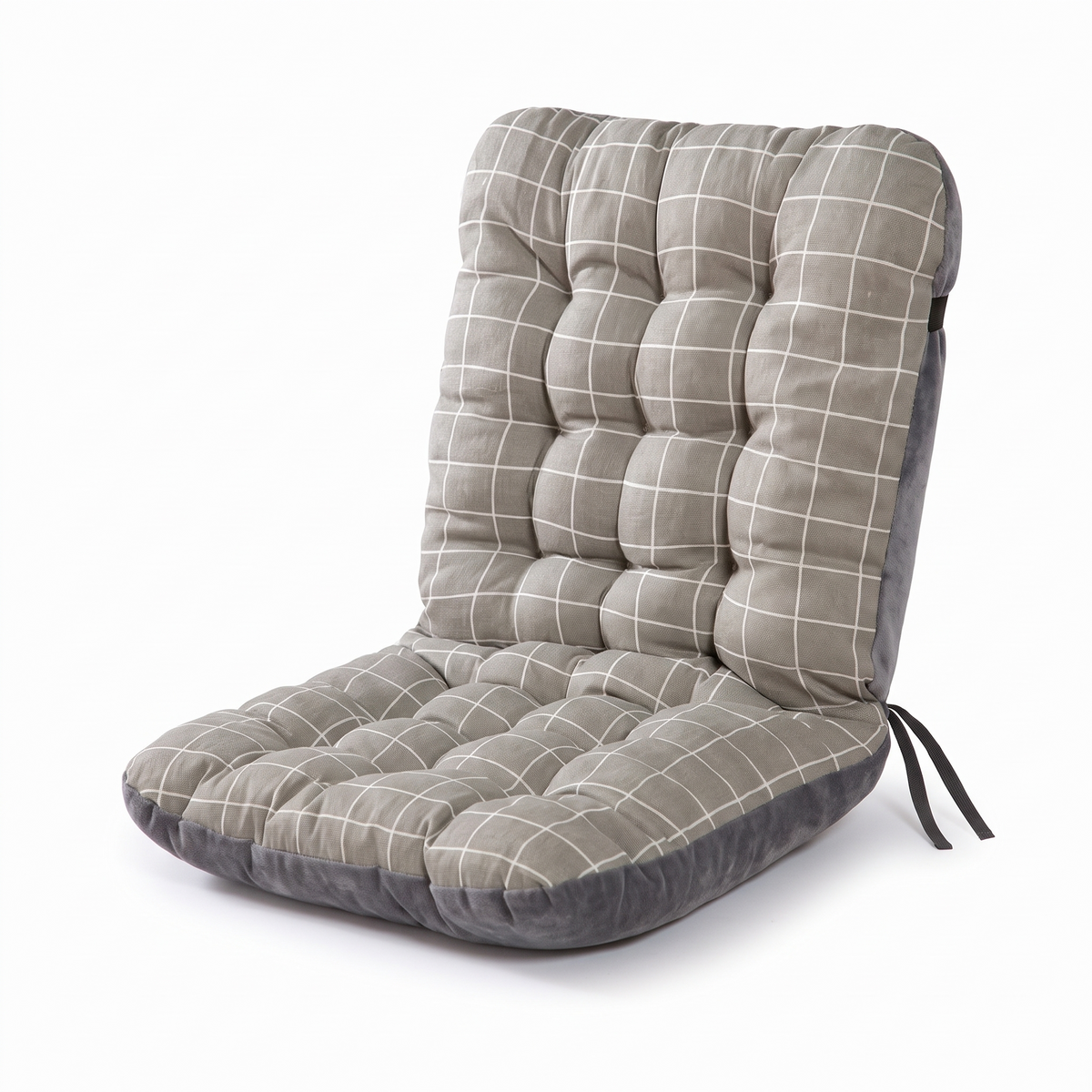 Coussin de chaise à motif géométrique sur fond blanc