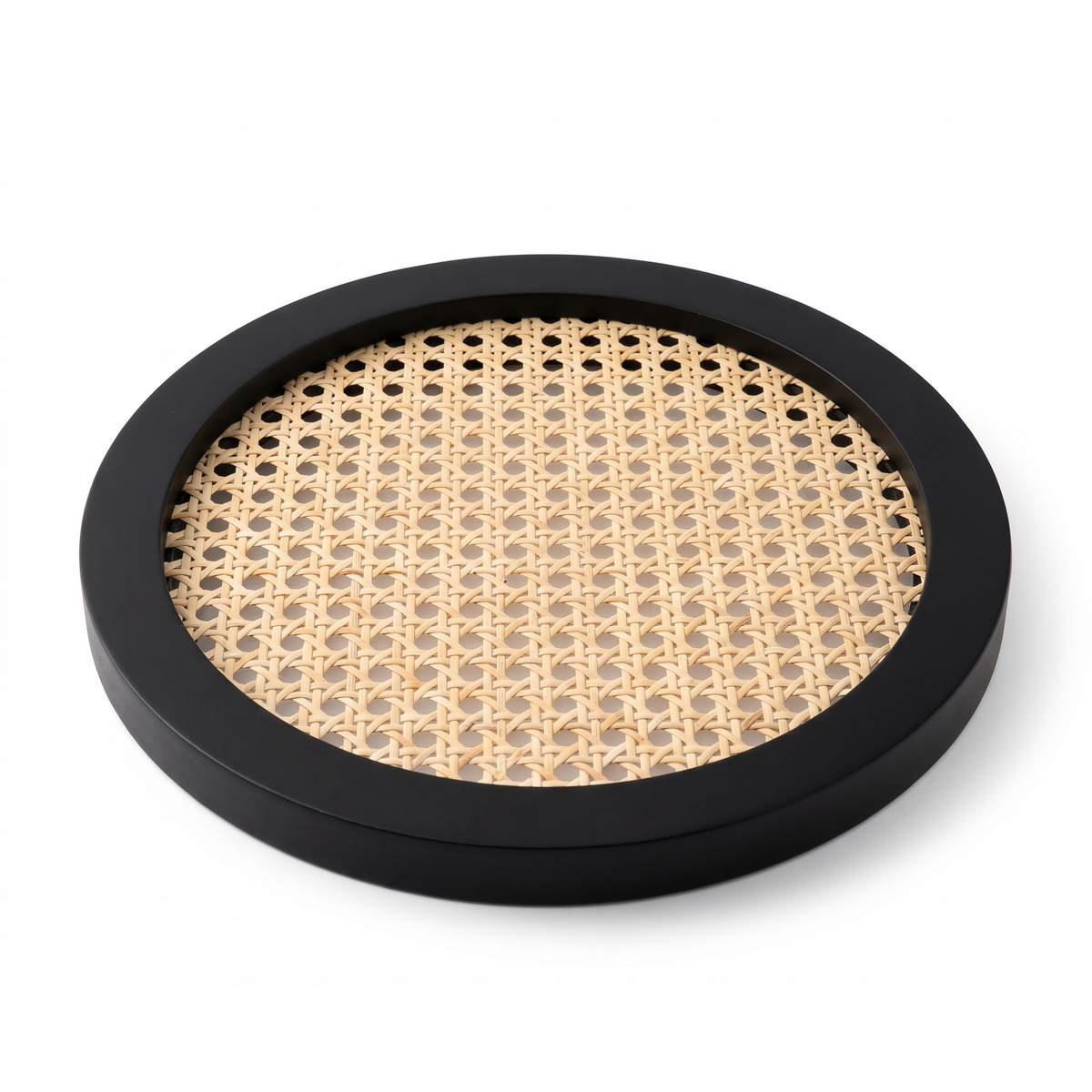 Mini plateau rond en rotin sur fond blanc