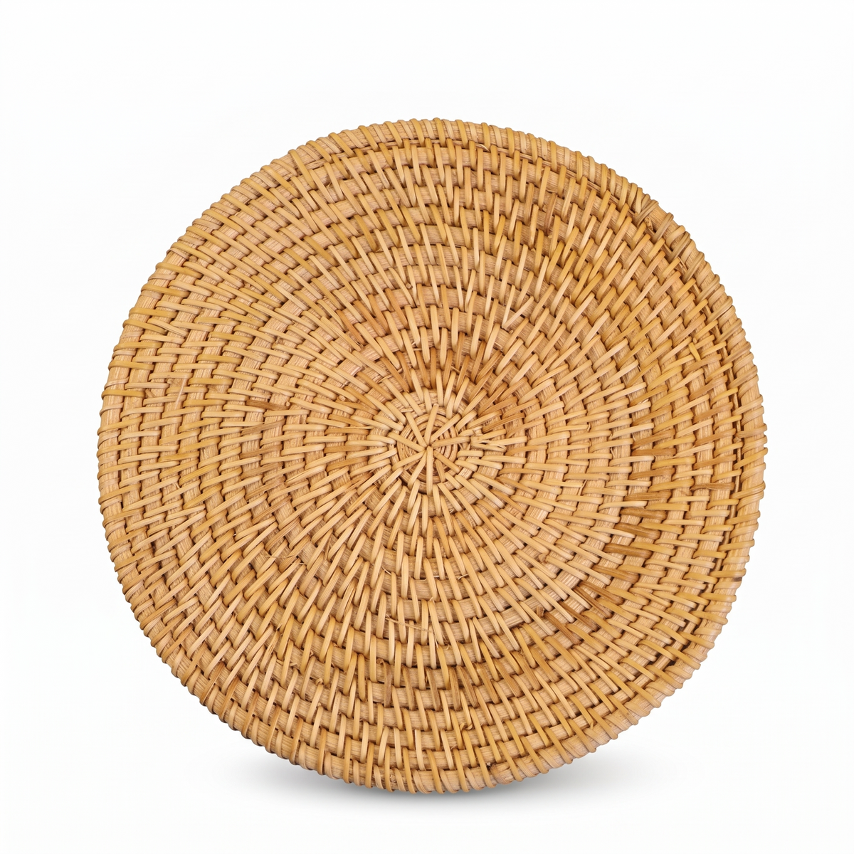 Petit set rond en rotin et bambou sur fond blanc