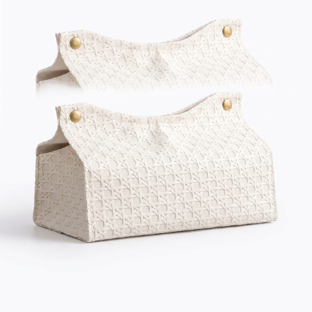 Mini sac en rotin et simili cuir blanc sur fond blanc